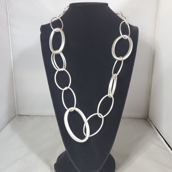 Banana Republic large, elongated oval links in a silver tone Necklace - Picture 2 of 7